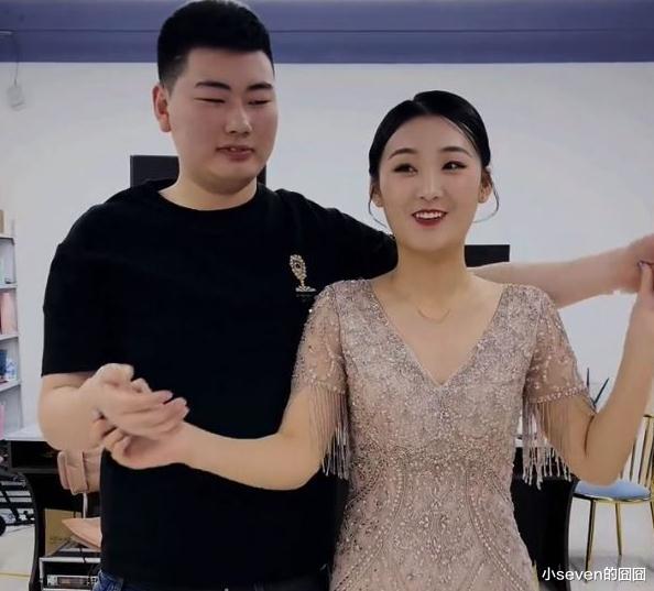 陈萌|大衣哥新儿媳妇陈萌澄清2件事：不是奉子成婚，更不会去开直播