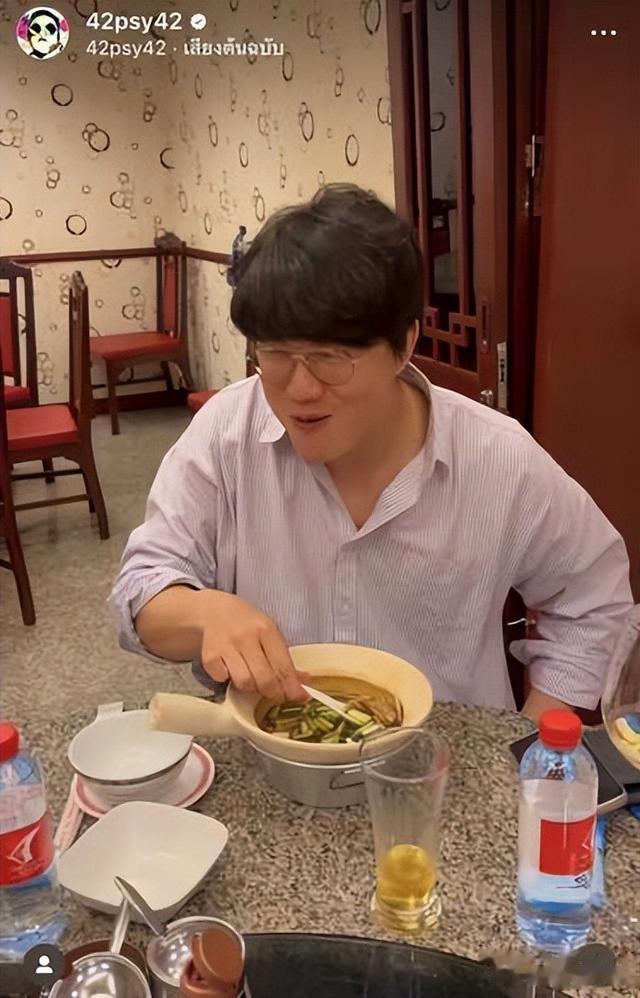 金·卡戴珊|一起吃鱼翅!韩国男星鸟叔、宋仲基一行打卡曼谷中餐馆