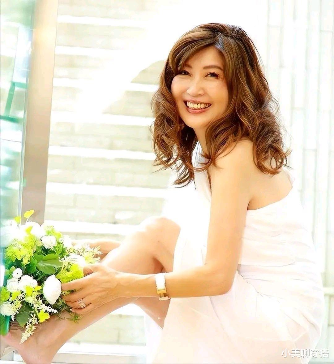 冻龄 72岁的“魔女奶奶”，就像40岁，她的冻龄秘籍就在这