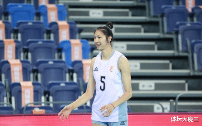 夢潔|女排19歲小將獲媒體大贊！扣球多變彈跳出色，或培養(yǎng)成全面主攻手