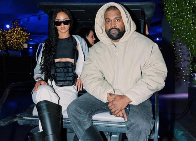 金·卡戴珊|侃爷超模前任炫腹,身材好辣!马甲线清晰,气场不输金卡戴珊