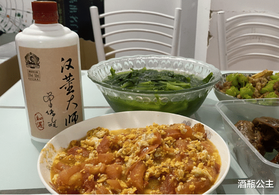 都是二锅头，红星和牛栏山哪个更正宗呢？行家：不是一个级别