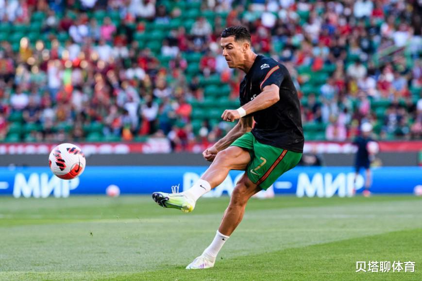 C罗2023年退役？邻居曝光1个关键时间点！砸1.3亿，展现球王气质