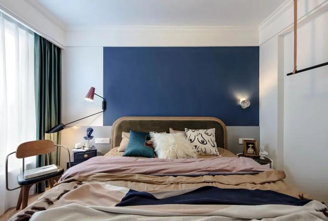 她家装修不奢华，却处处流露着高级感，光一个客厅就把我迷住了！