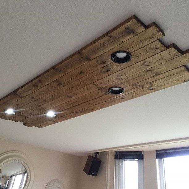 铺地剩的木板别扔,老公拼一起掏洞装上灯,挂起来很吸睛!