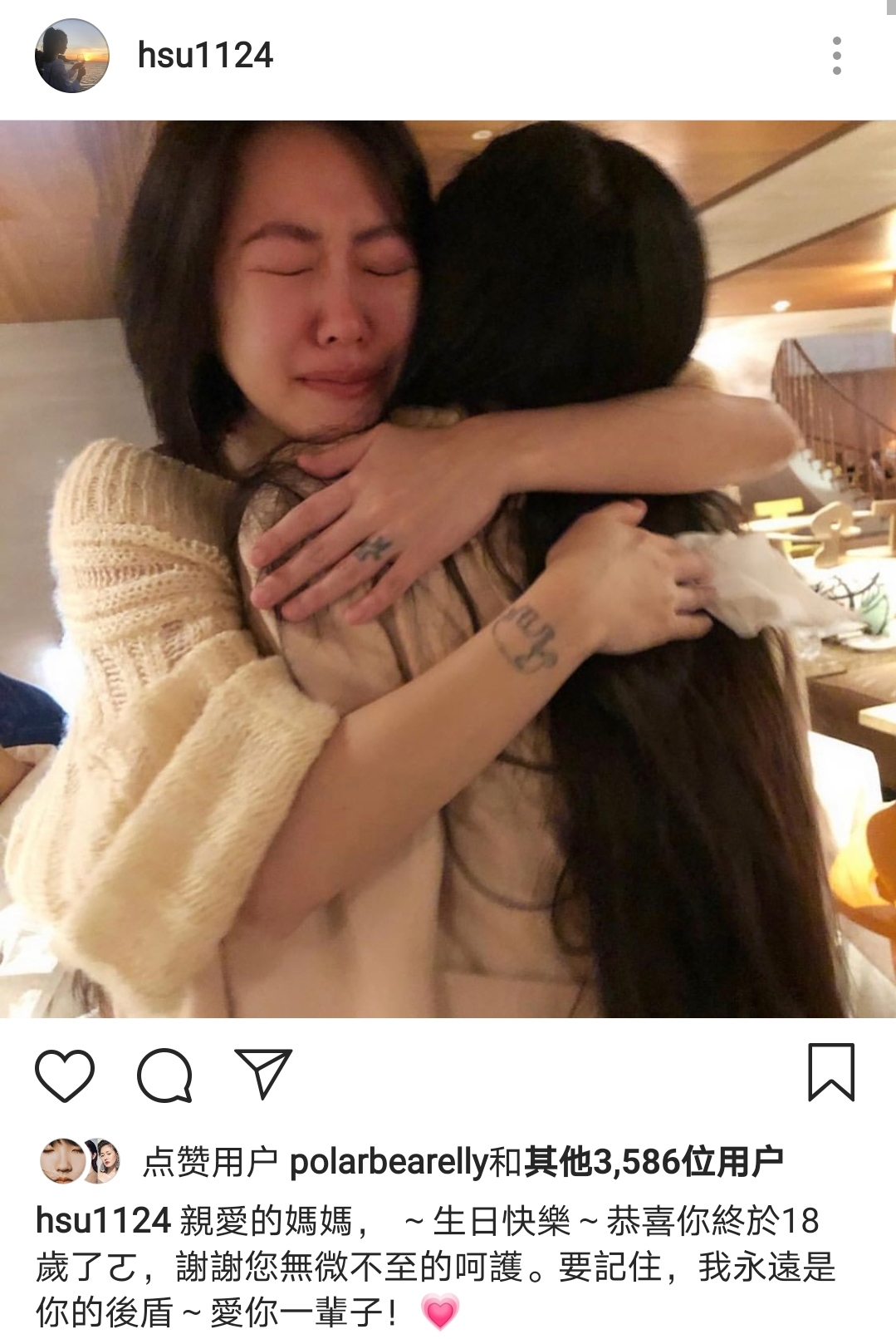 |小s母亲节收获礼物，被二女儿的手写卡片感动落泪，Lily文笔获赞