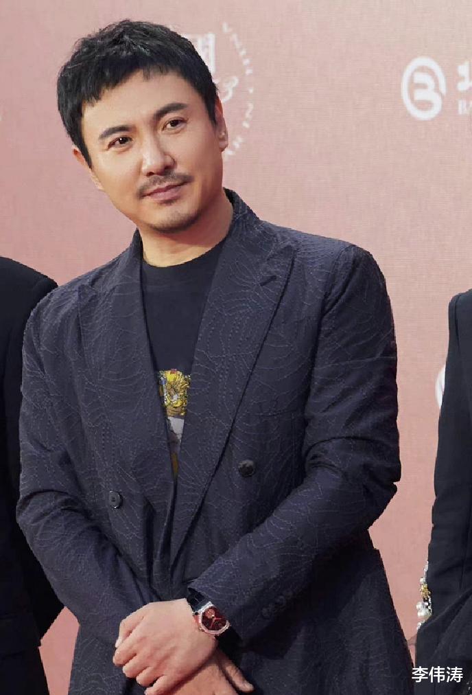 沈腾 沈腾因为减肥上热搜后，网友哭笑不得：有人说像校草有人说像徐峥