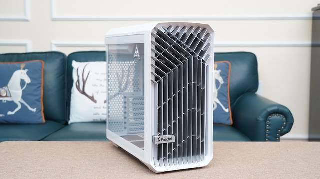 机箱|艺术气息与工业设计的完美结合,分形工艺Torrent Compact机箱分享