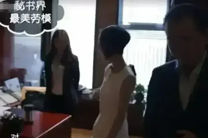 秘书|王健林夸自己的女秘书就是“秘书界最美劳模”。