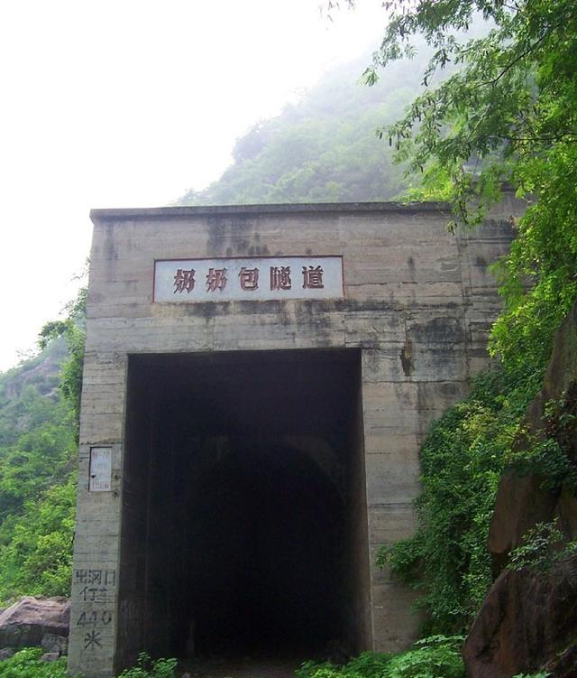 因暴雨泥石流导致的特大列车事故,1981年成昆铁路列车坠桥事故