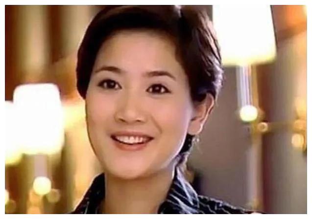 杨超越|潘雨辰：24岁爆火，嫁大11岁侯勇，3年后离婚独自带女