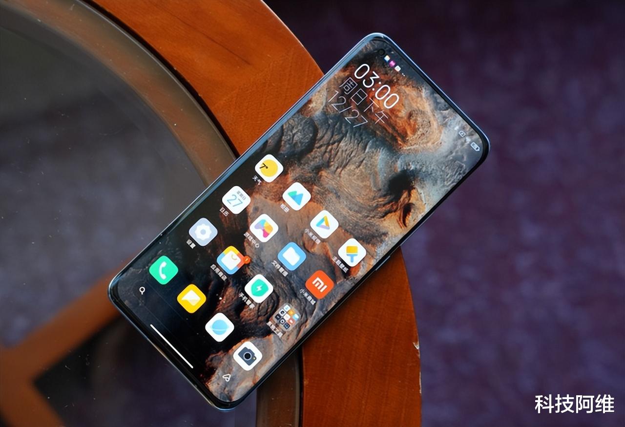 小米科技|12GB+256GB+一亿像素三摄，重回2299元，从高端市场跌至中端市场