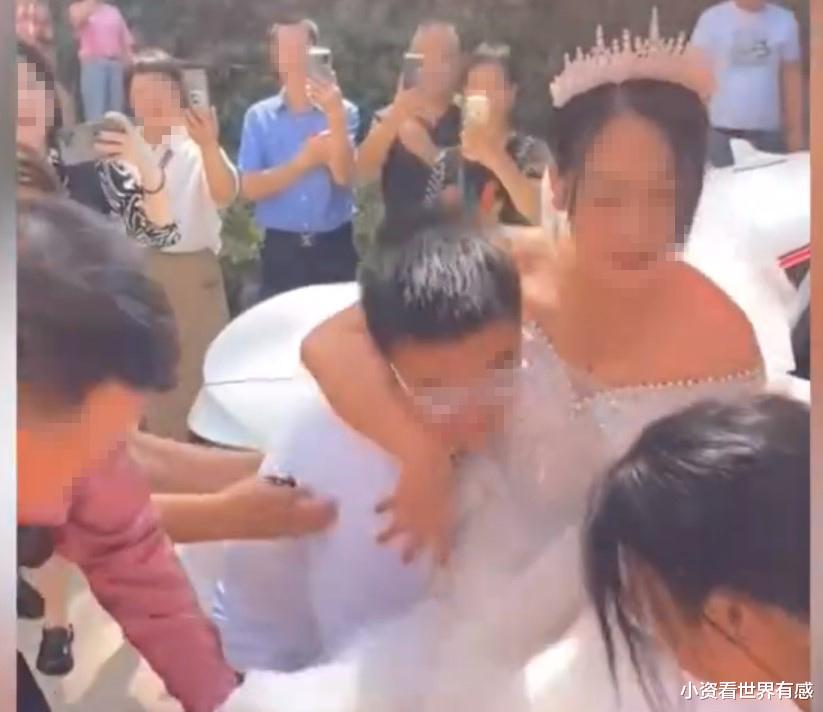新娘回应14岁儿子抱自己出嫁 网友:孩子懂事没白养