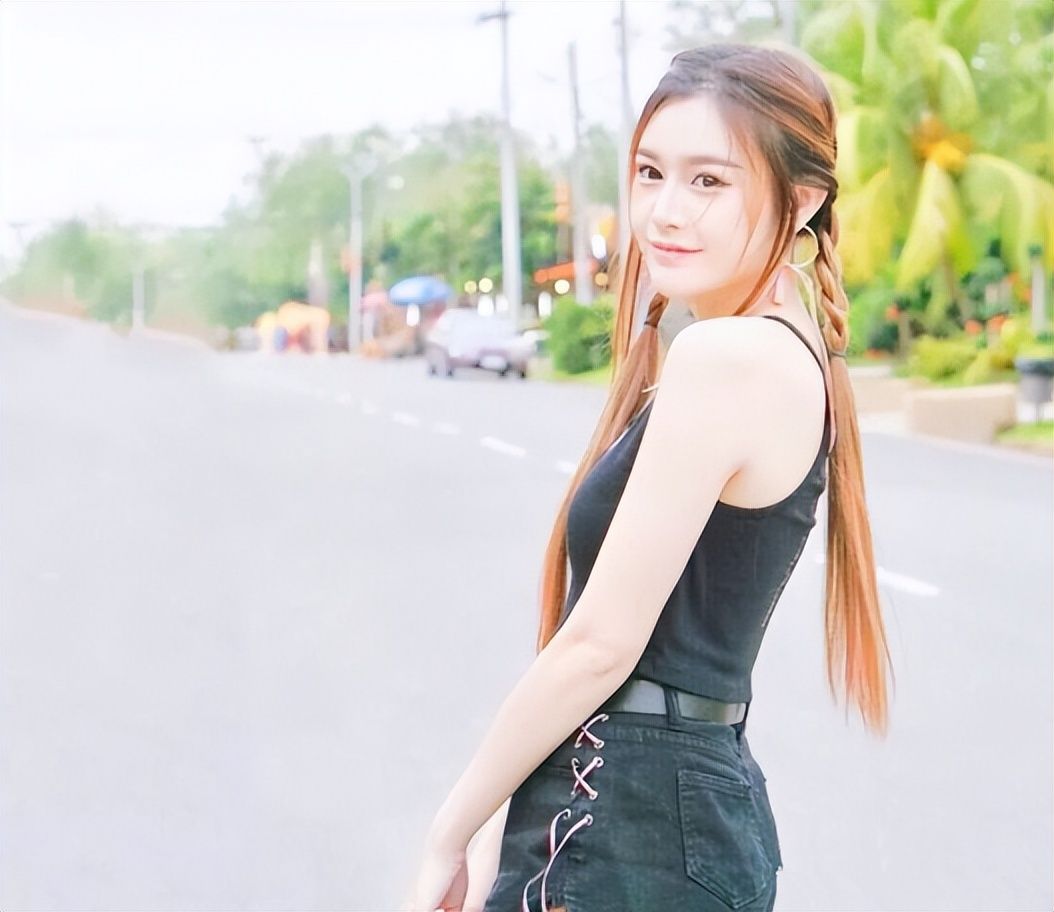 马来西亚阳光美少女,当模特做网红人气百万,老公颜值太高引围观