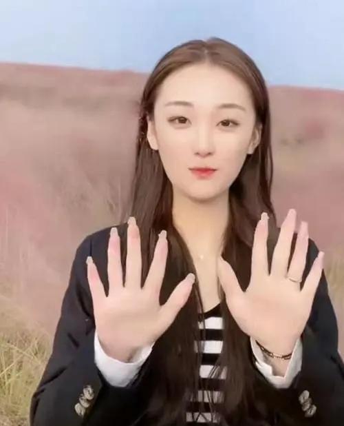 陈亚男|陈亚男近况曝光,这次她学聪明了,健身买菜做饭,只字不提前夫家