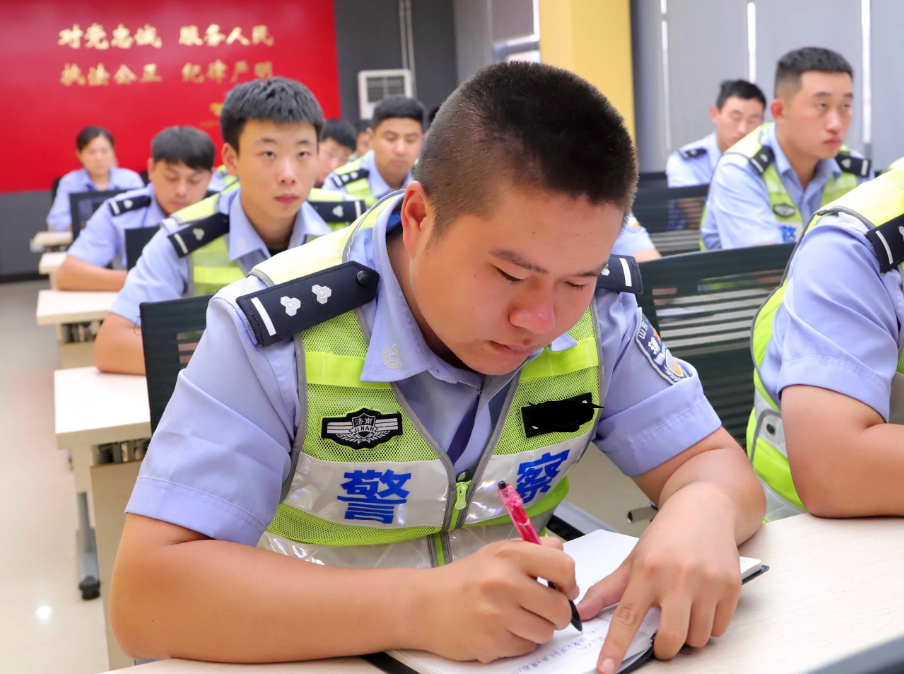 辅警|“年薪制辅警”招聘了，不仅有机会取得编制，还有望赚取高薪