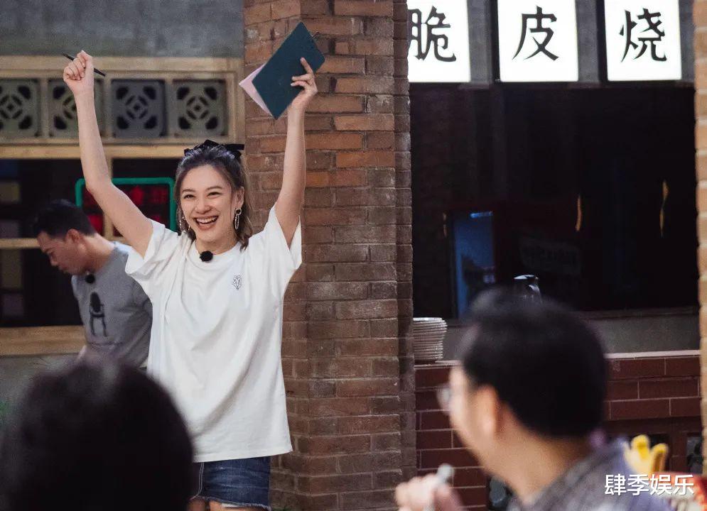 大湾仔的夜|《大湾仔的夜》：盼了八期，终于迎来了湾仔嫂