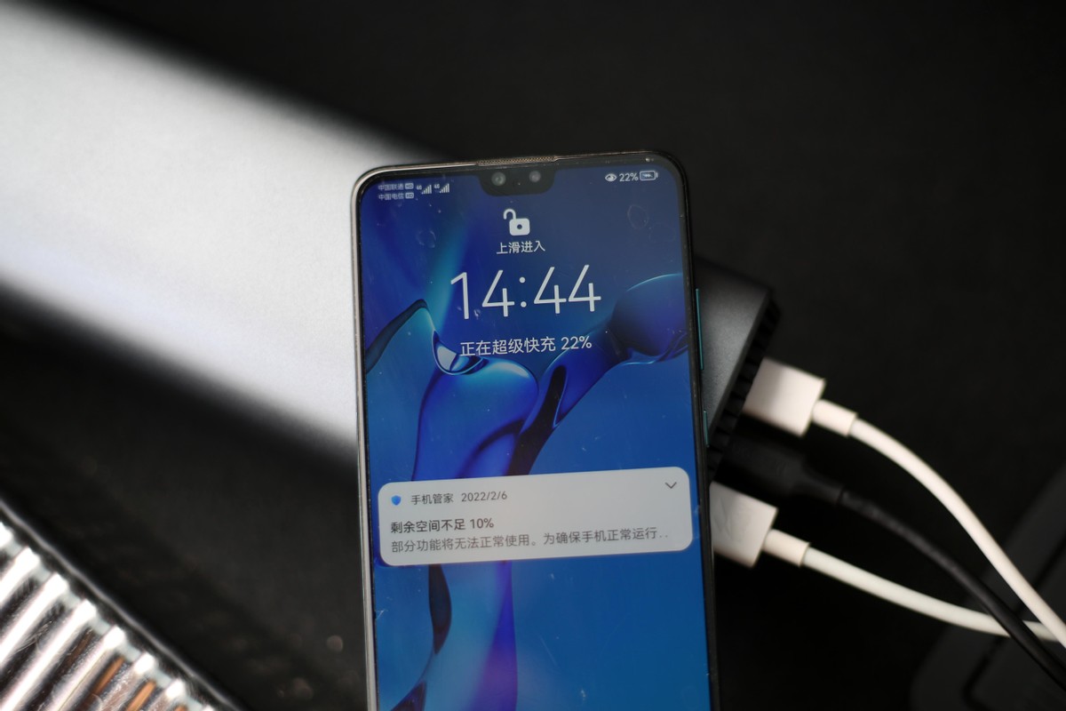 自动驾驶|真没想到，用“充电宝”也能在PS5上玩《战神4》