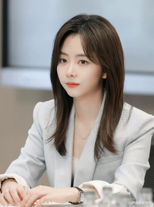 请叫我总监|《请叫我总监》宁檬被学长打了!全网都在催她分手,谭松韵堪称职场女性的模板