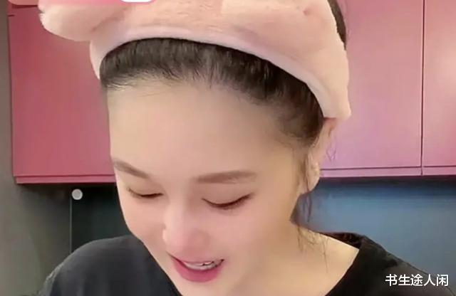 赵一涵|赵一涵直播:回北京家了,房子有点捡漏也就4层,感慨找不到保姆