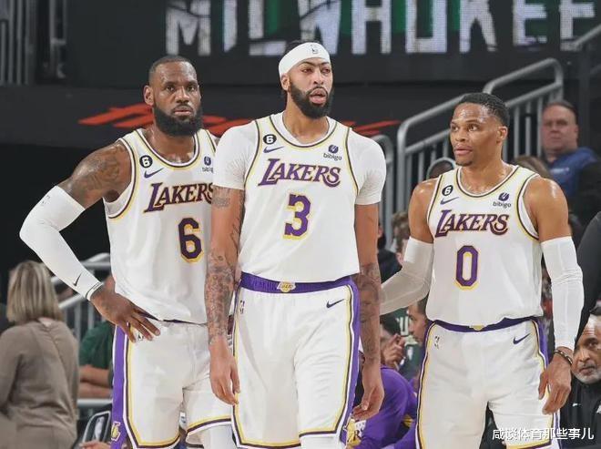 场均出战39分钟!湖管别做太绝:拖垮詹眉=不用交易?这招真狠啊