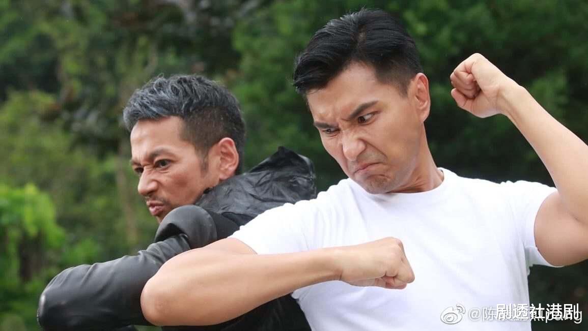 陈展鹏|TVB视帝妻子罕见晒性感!泳装出镜吸睛,借机力破怀二胎传闻