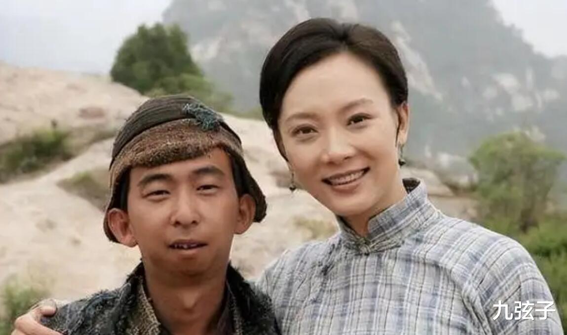 巨兴茂|靠“丑”的奇特出名,巨兴茂娶小15岁娇妻,美其名曰:改善基因