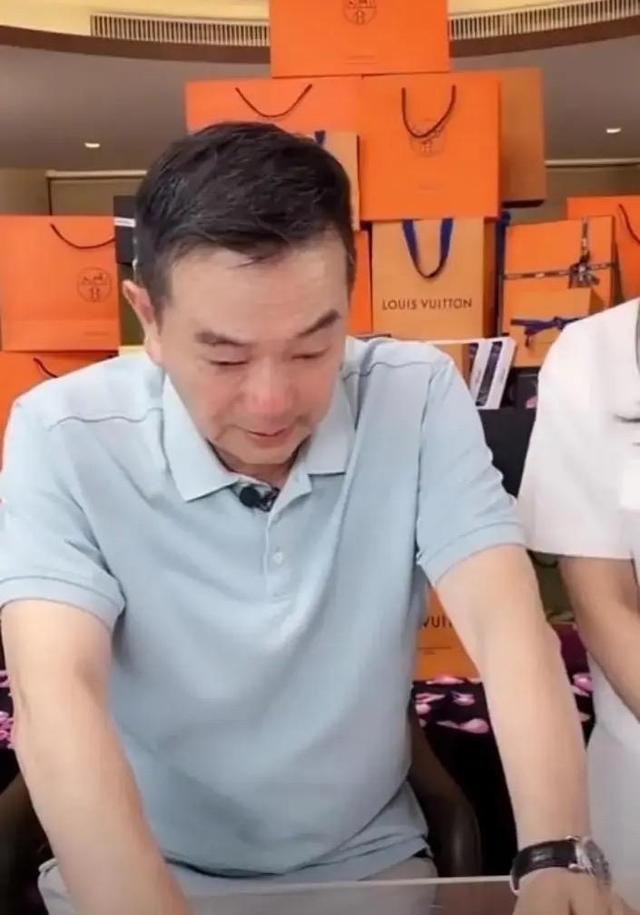 摆摊|演员刘金摆摊卖茶叶蛋被嘲沦落，本尊发声回应：不丢人，很光荣