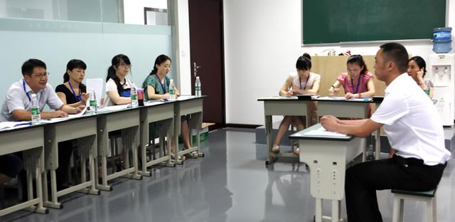 招聘|乡镇公务员开启招聘，福利待遇佳还是编制内，择优录取这类人