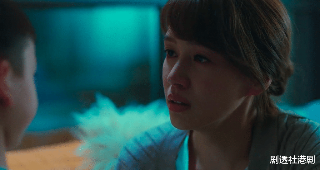 迪丽热巴|TVB性感小花首演贤妻良母,4场哭戏感染力十足,获赞演技大有进步