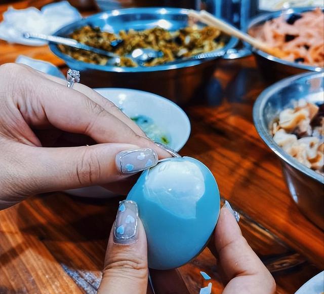 广东小姐姐来重庆,吐槽网友请她吃稀饭,吃完:原谅我没见过世面
