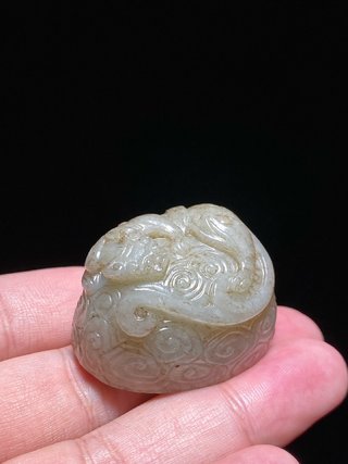 和田玉籽料|清中期 和田玉籽料 白玉 龙纹 随形章 玉印 把件 挂件
