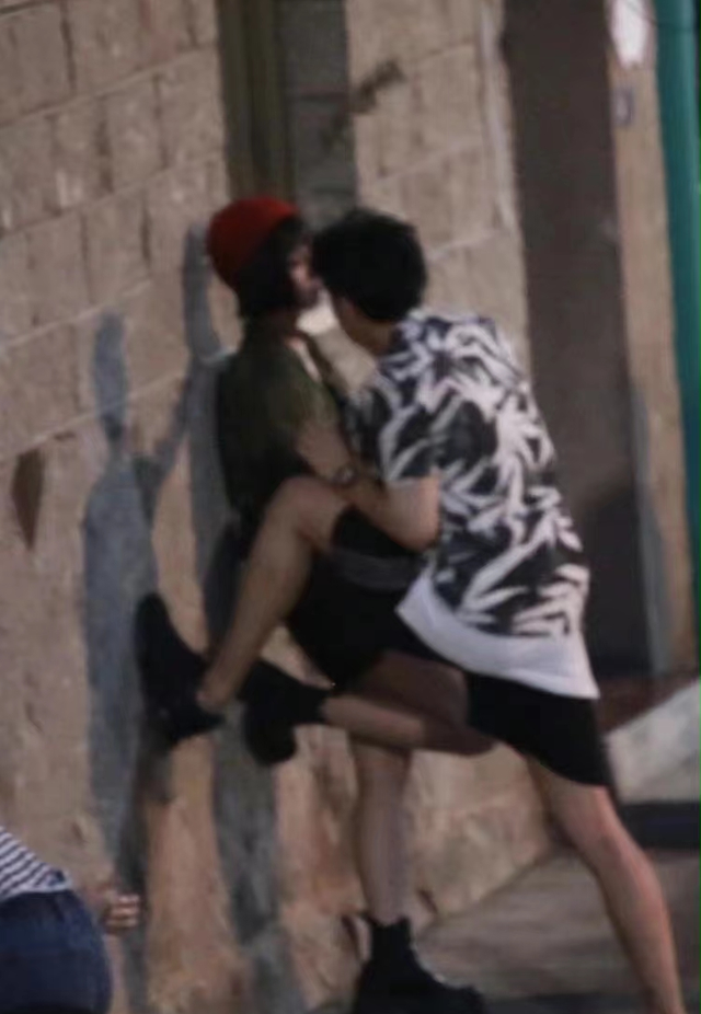 黄子韬|黄子韬徐艺洋再添锤！女方撒娇不断男方宠溺忍让，购物后一同返家