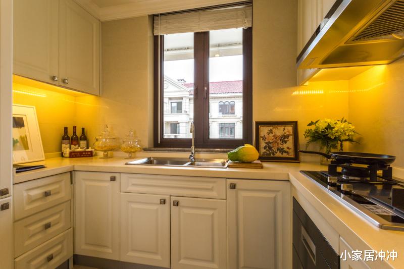 使用油烟机要不要关上门窗?难过厨房烟雾缭绕