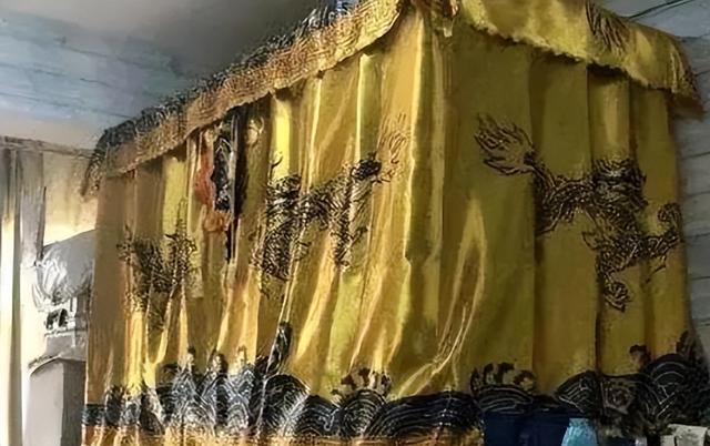 大学宿舍“接地府”装修走红,查寝老师不敢进,胆小的学弟绕道走