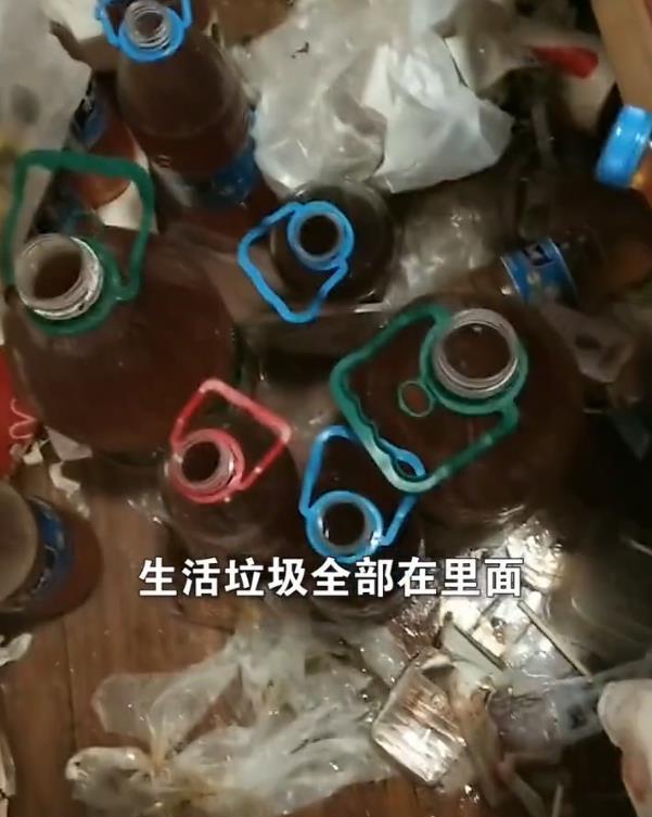 90后男子退房,留下100多瓶装满尿液的水瓶,房东:把我拉黑了
