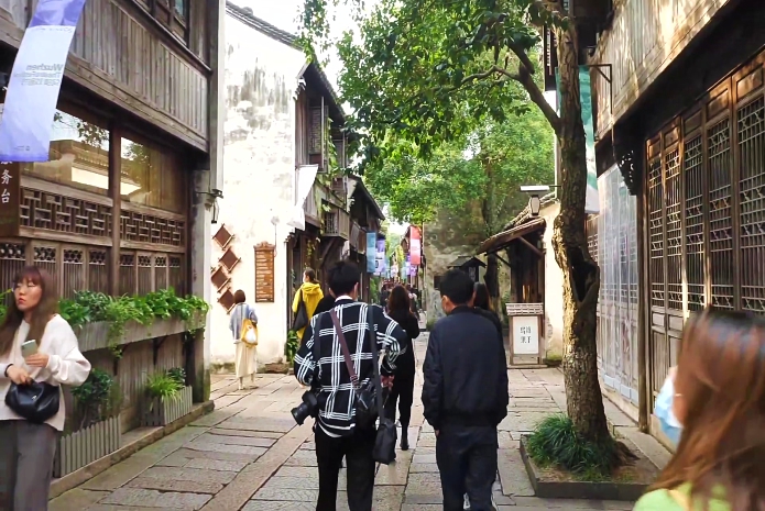 乌镇|浙江一座千年古镇，具有江南建筑风格，街上场面没有以往热闹
