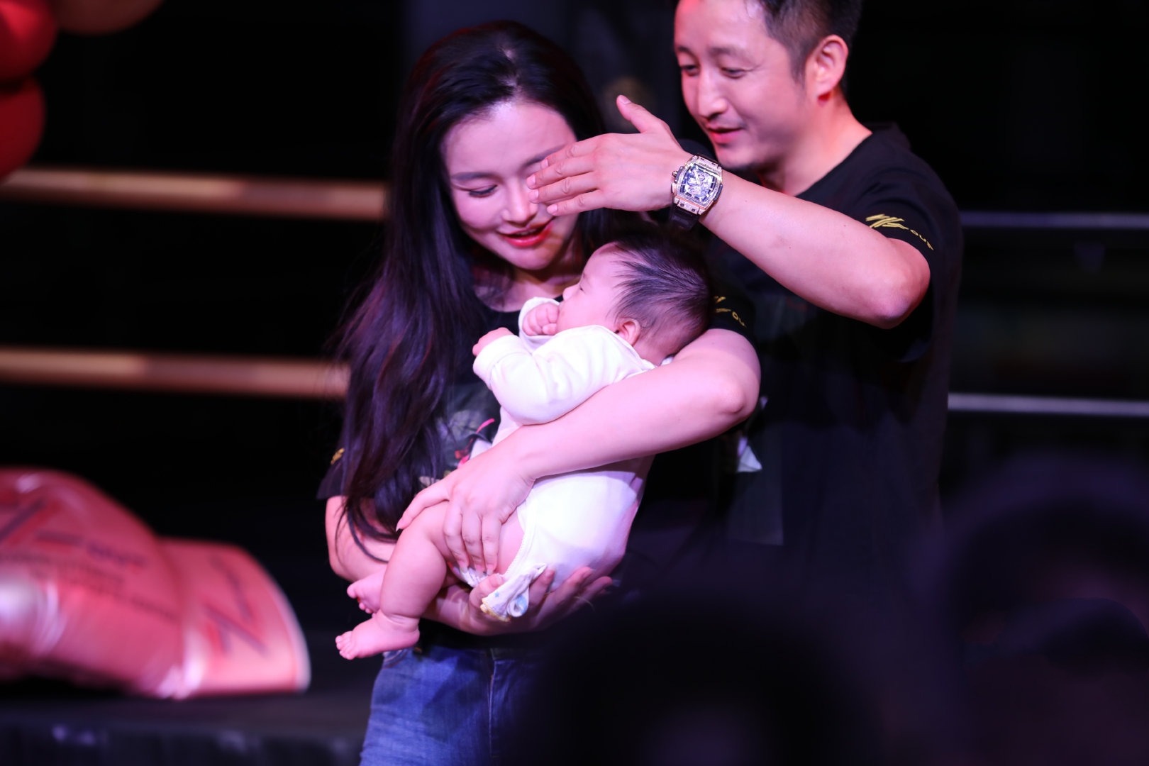 吴宣仪|上海核酸暴露的明星豪宅：刘嘉玲16万一平，这对夫妻的院子似公园