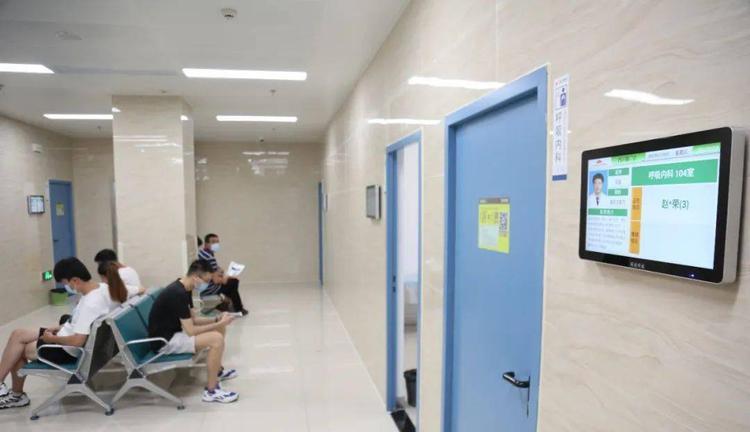 2012年母亲病重失明,女子驱车600里将其抛弃,8旬姥爷躲屋里旁观
