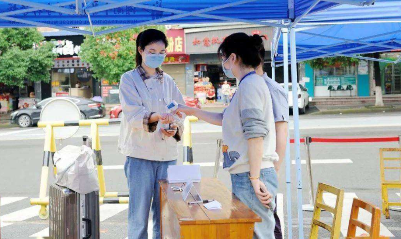 高校|真要就地过年？陕西多所高校仍封校管理，家长心中五味杂陈
