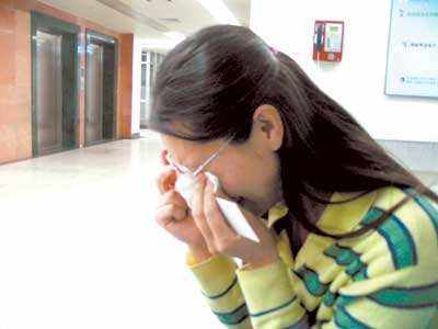 痛心!女儿死亡母亲生还,只因图快闯红灯不带头盔…