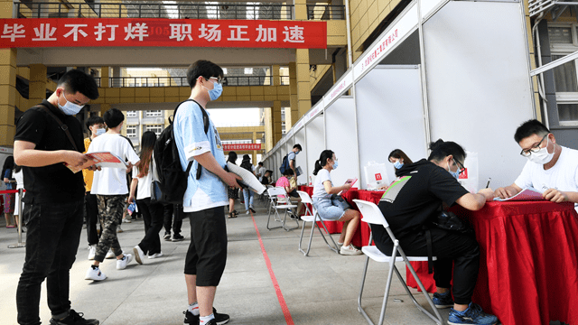 求职|清华毕业生进厂上班,选择了“操作工”岗位,该厂表示:自己来的