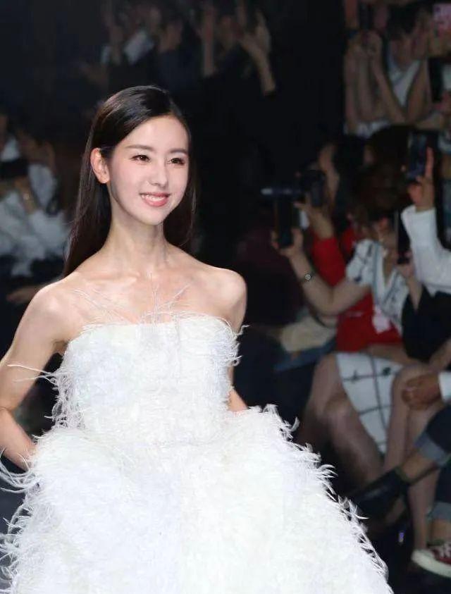 杨幂|8位女星的生图：杨幂腿不直，赵丽颖身材比例受争议