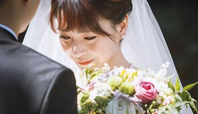 “抽空结个婚”女护士凌晨4点夜班回来结婚,被网友集体祝福