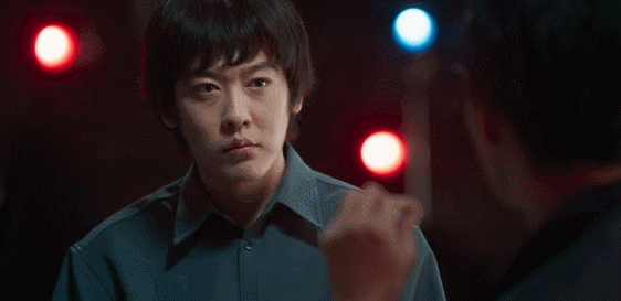 张艺兴|张艺兴直播吃热狗被群嘲，还要洗多少脑，哥哥才是最吊？