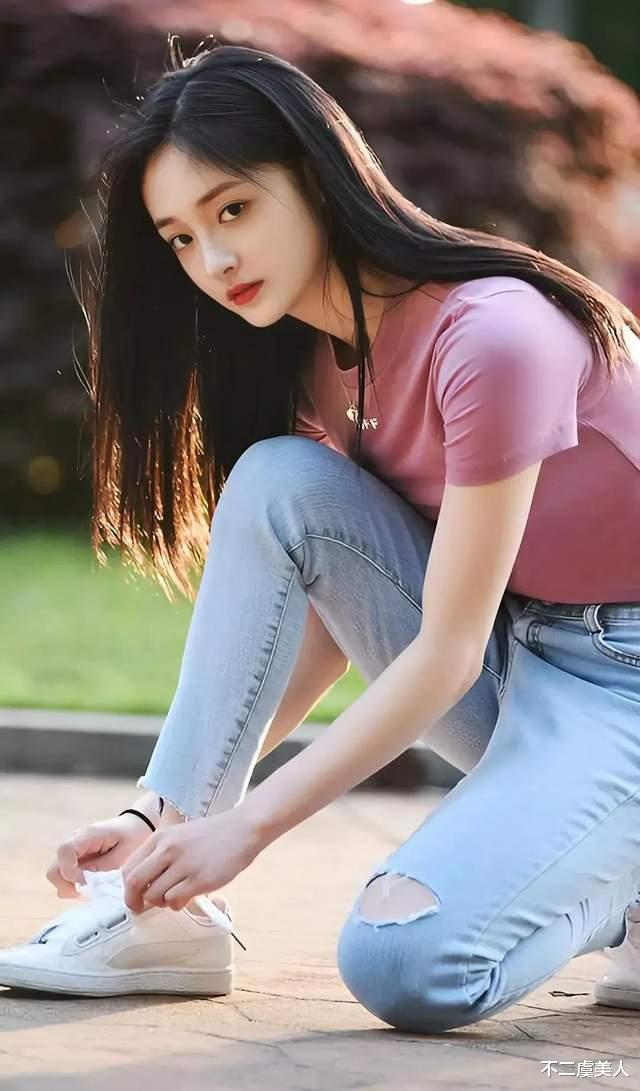 周洁琼|95后美少女周洁琼性感迷人,简直美到冒泡