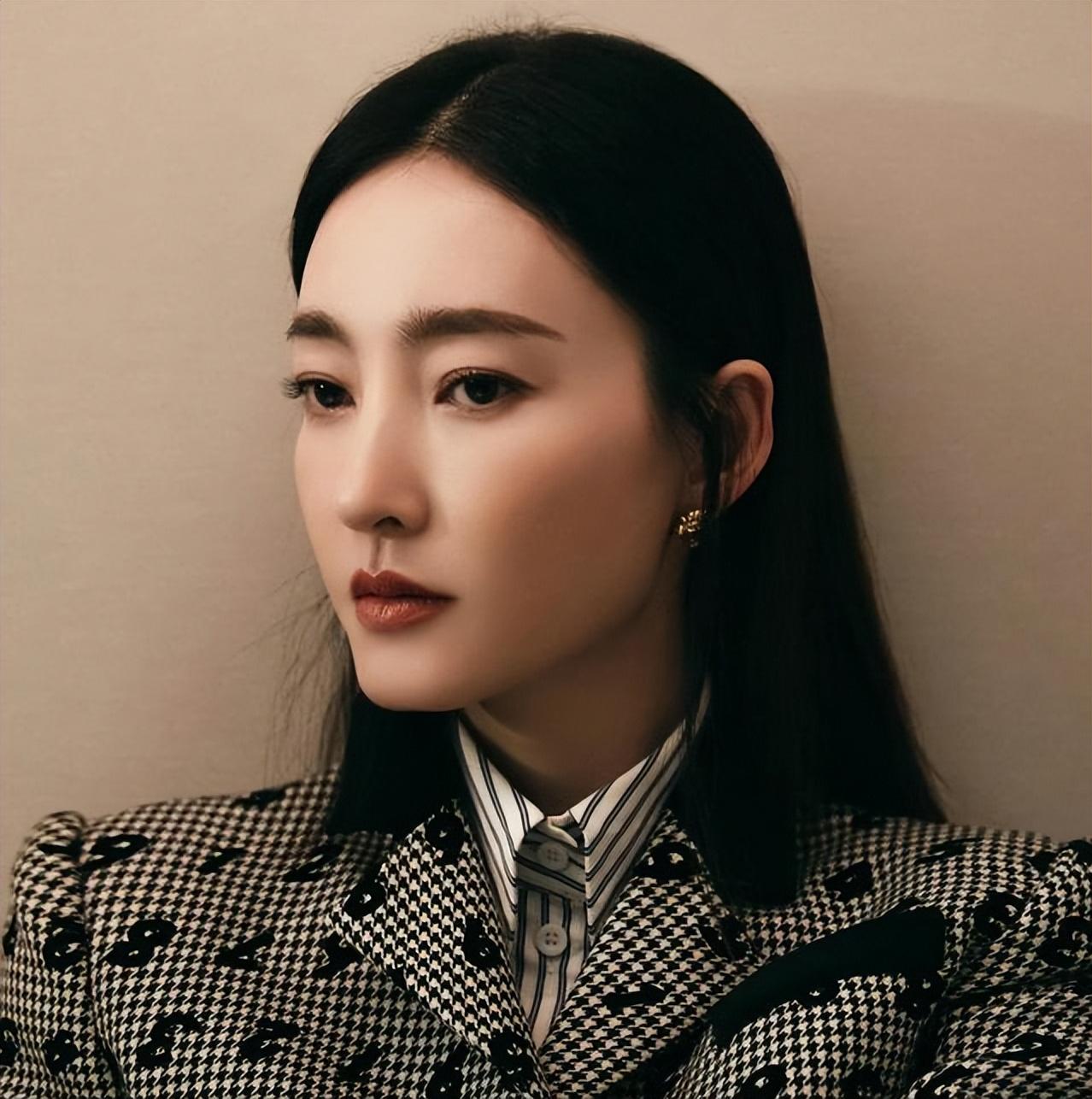 靳东|圈内曝出大瓜！王姓女星疑被抓，靳东等作品或受牵连，无法上映