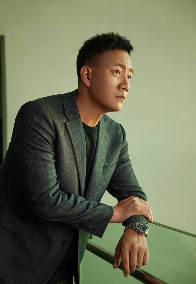 胡军|演员胡军，喝酒喝来个老婆，结婚22年零绯闻