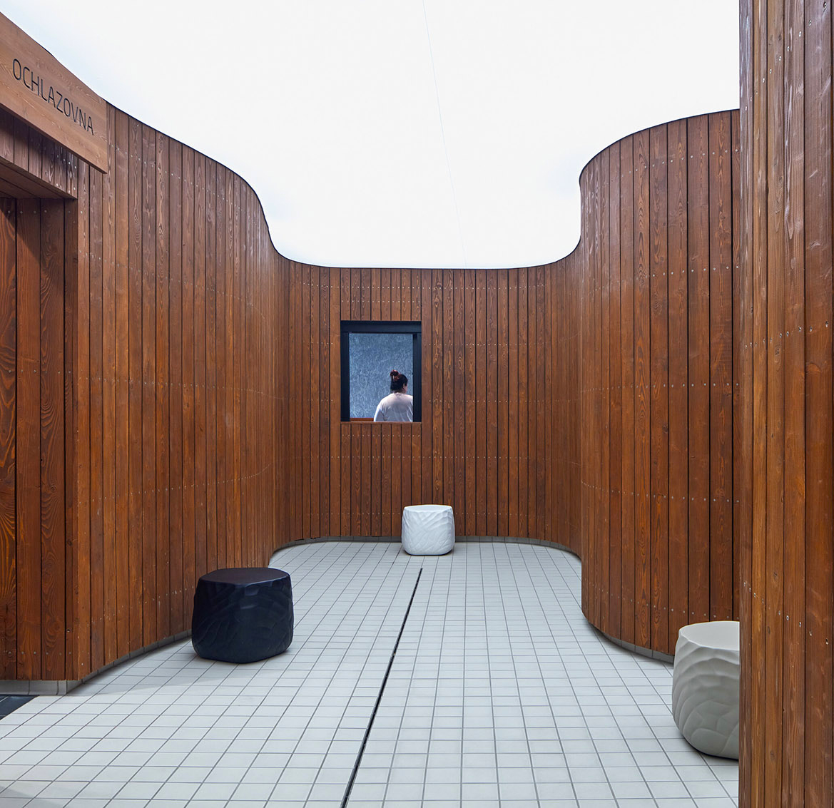 亿伽设计│温泉设计│Louny市政游泳馆:将泳池的活动场景置入城市公共空间