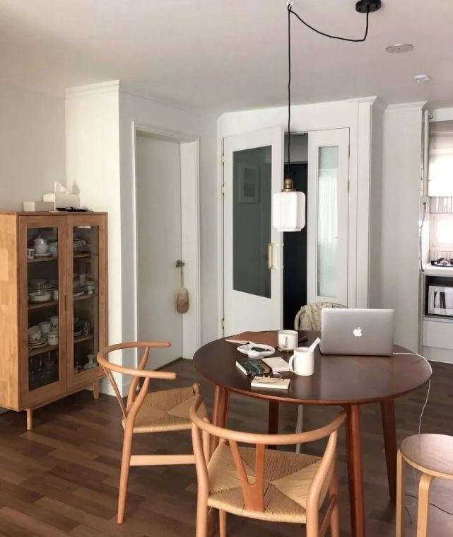 一人独居63平小户型,客厅不需要电视柜,卧室只留床垫!真好看